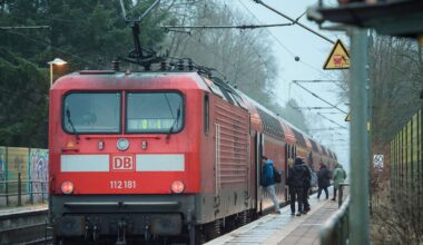 Hamburg & Schleswig-Holstein: Bahnnetz Mitte - Land rückt von Pünktlichkeitsziel ab