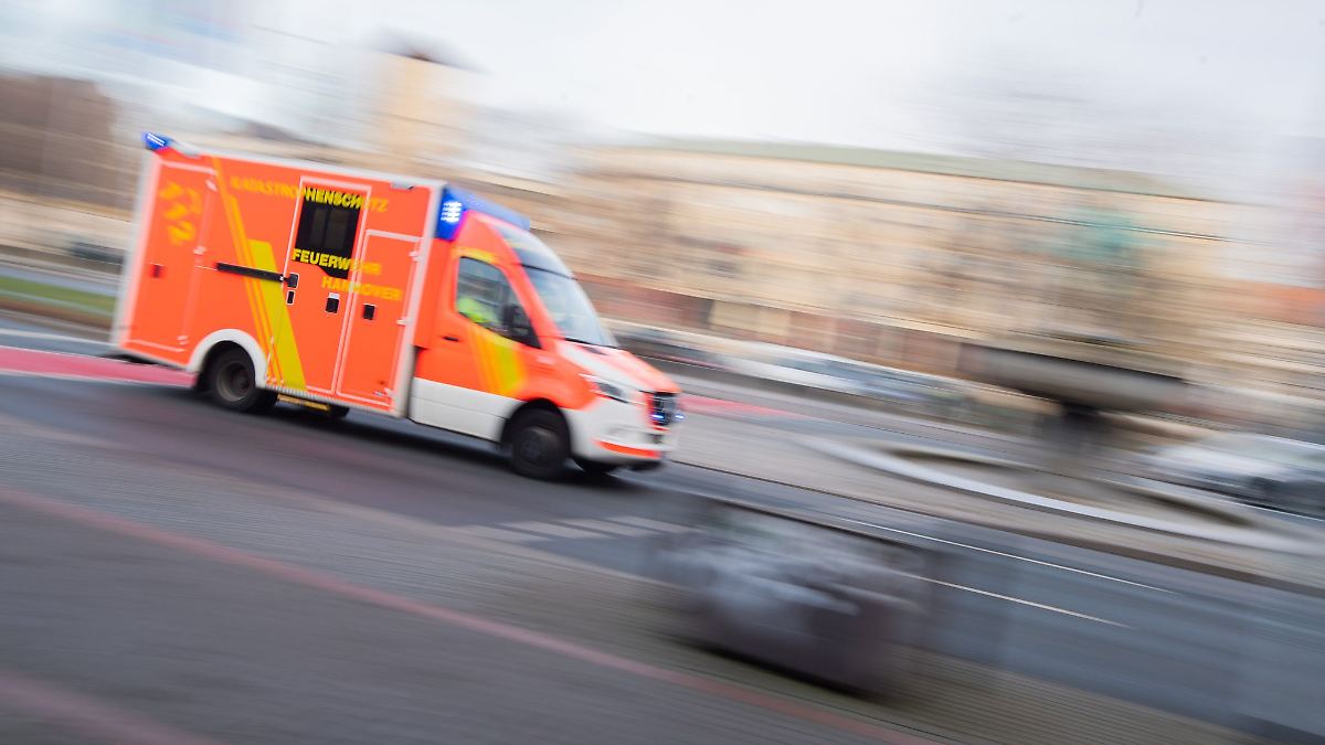 Niedersachsen & Bremen: Frau stürzt von Balkon und wird schwer verletzt