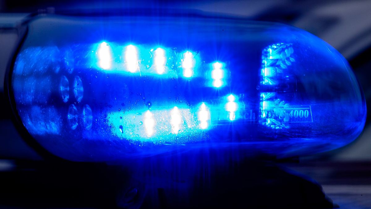 Sachsen-Anhalt: 27-Jähriger kommt nach Autounfall in Halle ins Krankenhaus