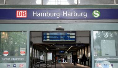 Hamburg & Schleswig-Holstein: Kind stürzt beim Einsteigen in S-Bahn - leicht verletzt
