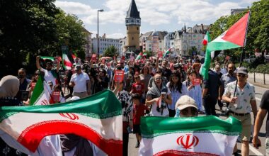 Hessen: Nach Angriff auf Iran: Demo vor US-Konsulat in Frankfurt