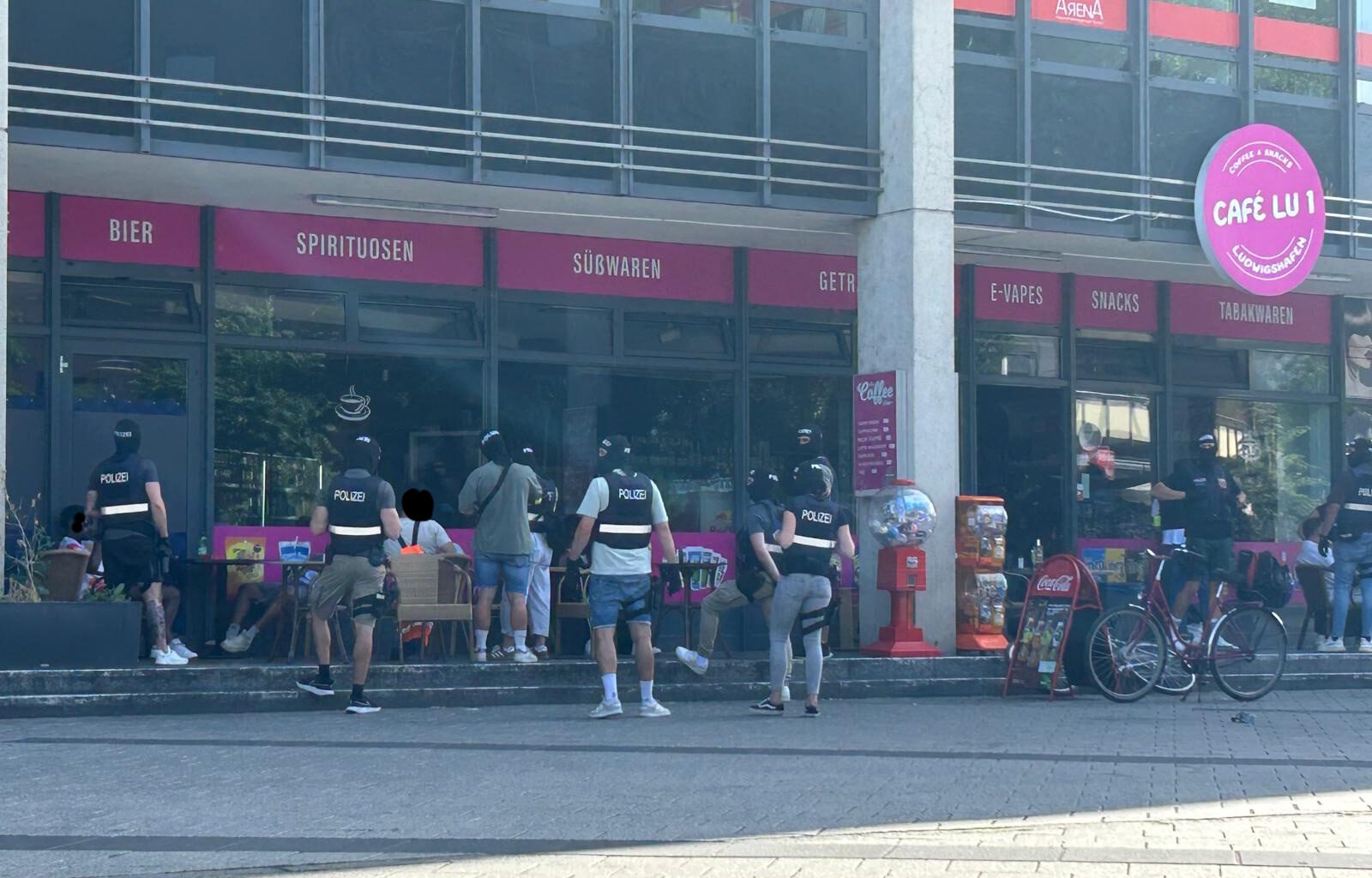 Ludwigshafen – 1.NACHTRAG – Großeinsatz der Polizei am Berliner Platz – Drei Personen verhaftet – /// MRN-News.de