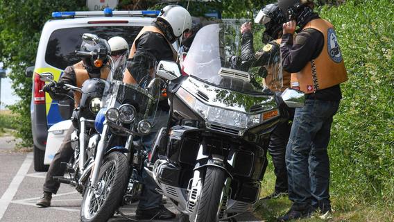 Schwerer Unfall mit Harley-Davidson in Mittelfranken: Müllwagen beim Abbiegen übersehen Schwerer Unfall mit Harley-Davidson in Mittelfranken: Müllwagen beim Abbiegen übersehen