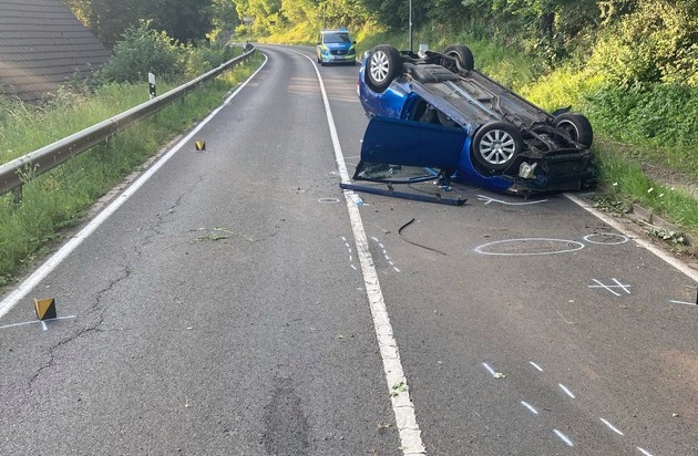POL-AC: Alleinunfall auf der Venwegener Straße - Auto überschlägt sich