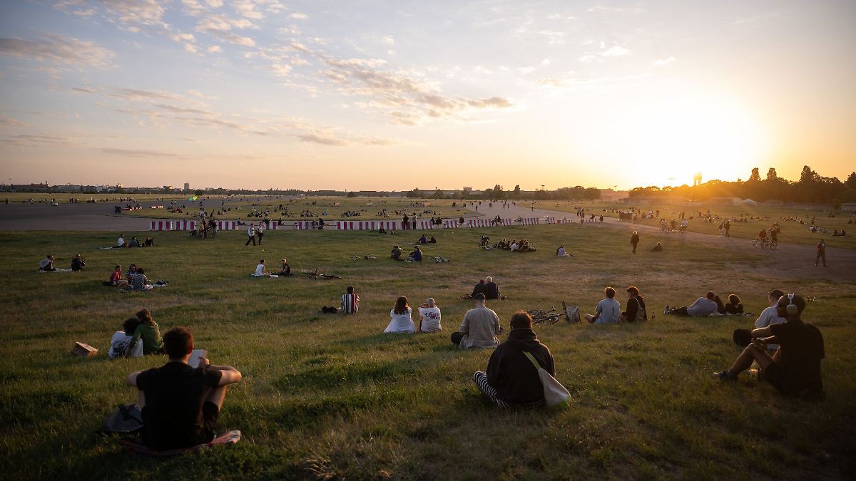Berlin & Brandenburg: Wird das Tempelhofer Feld bebaut? - Wettbewerb zeigt Ideen