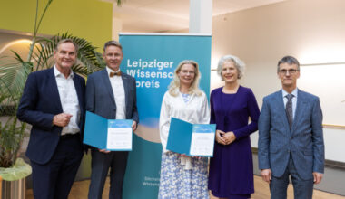 v.l.: Burkhard Jung (Oberbürgermeister der Stadt Leipzig), Prof. Dr.-Ing. Alexander Stahr (Preisträger), Prof. Dr. Antje Körner (Preisträgerin), Prof. Dr. Eva Inés Obergfell (Rektorin der Universität Leipzig), Prof. Dr. Hans-Joachim Knölker (Präsident der Sächsischen Akademie der Wissenschaften zu Leipzig), Foto: Christian Hüller