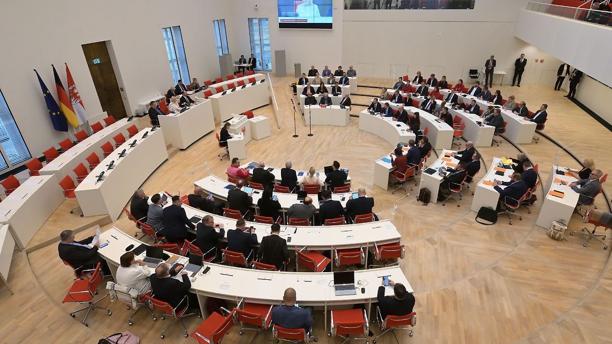 Berlin & Brandenburg: Landtag entscheidet über Haushalt - knappe Mehrheit erwartet