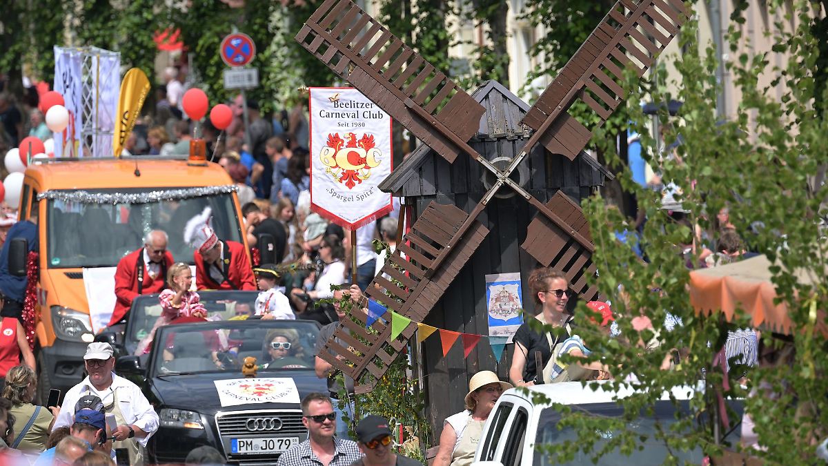 Berlin & Brandenburg: Rund 60.000 Besucher bei Beelitzer Spargelfest