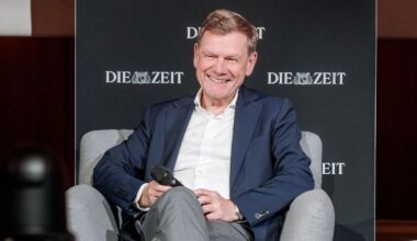 Hamburg & Schleswig-Holstein: Außenminister Wadephul genießt Auszeit im Thalia-Theater