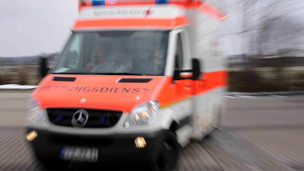 Hamburg & Schleswig-Holstein: Sturz aus dem dritten Stock - Mann in Lebensgefahr