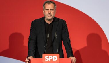 Berlin & Brandenburg: Cottbuser OB räumt Fehler ein - Ermittlungen wegen Titels