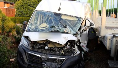 Niedersachsen & Bremen: Transporter kollidiert mit Güterzug - Fahrer schwer verletzt