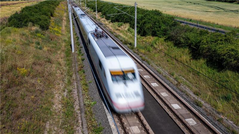 Der „Velaro Novo“ erreichte auf der Teststrecke Geschwindigkeiten von rund 405 Kilometern pro Stunde.