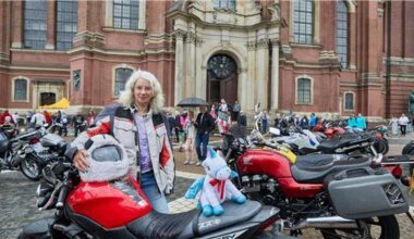Etwa 700 Menschen feiern Motorradgottesdienst