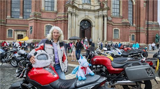 Etwa 700 Menschen feiern Motorradgottesdienst