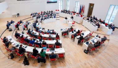 Berlin & Brandenburg: Koalition und CDU wollen Diätenerhöhung im Landtag deckeln