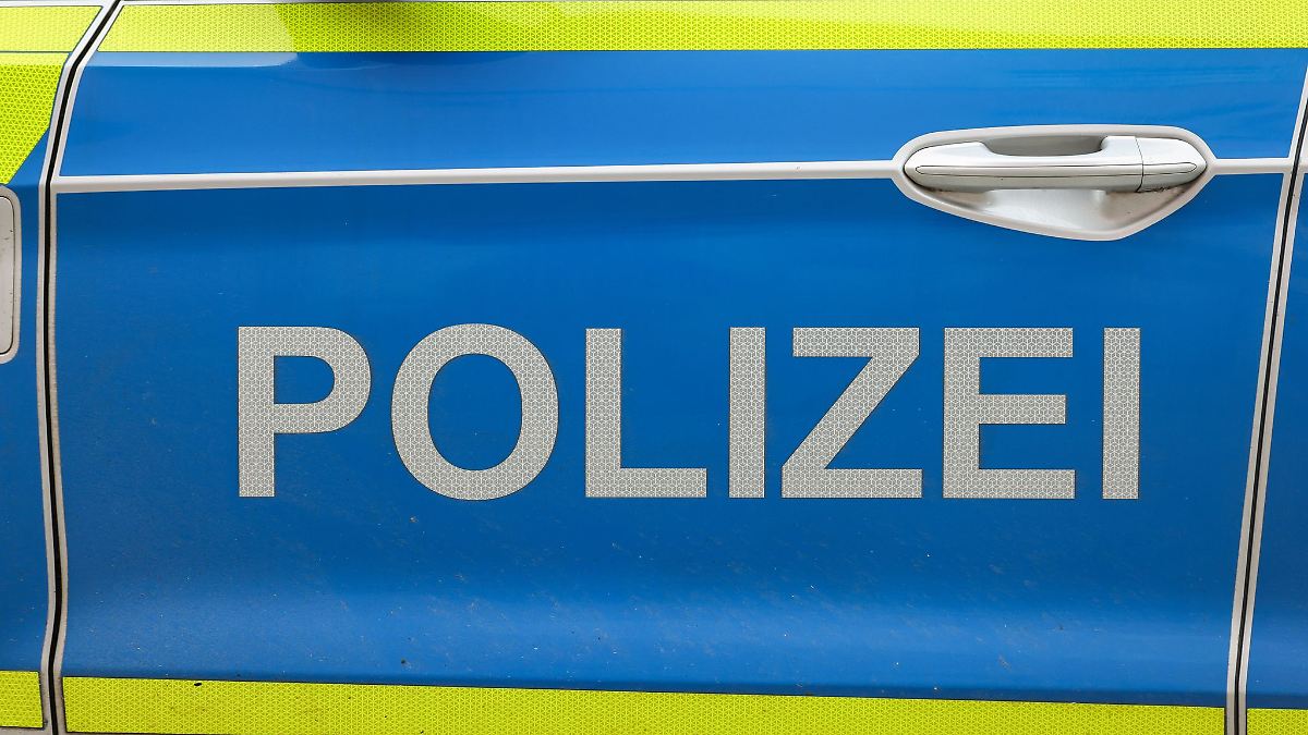 Niedersachsen & Bremen: Mann beschmiert Streifenwagen – Videokamera zeichnet Tat auf