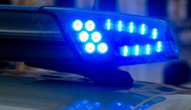 Niedersachsen & Bremen: Mann soll Zuggäste bedroht und Polizisten angegriffen haben