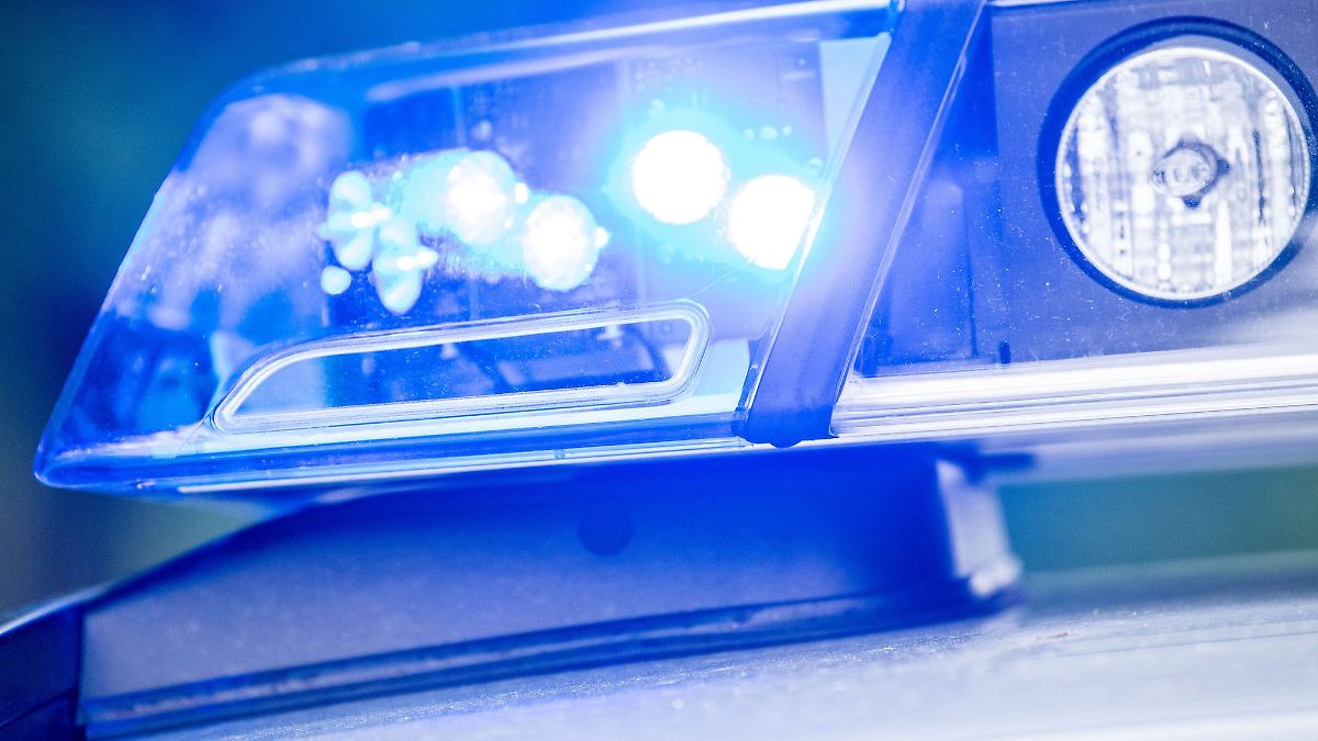 Berlin & Brandenburg: Von Auto erfasst - Frau stirbt nach Verlassen der Tram