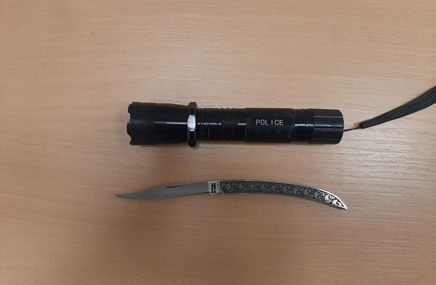 BPOL-HB: Bundespolizei beschlagnahmt erneut verbotene Waffe am Bremer Flughafen