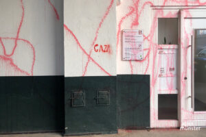 Auch private Hauswände waren von den Farbanschlägen betroffen. (Foto: Michael Bührke)