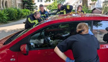 Nordrhein-Westfalen: Vierjährige befreit sich mit Hilfe der Feuerwehr aus Auto