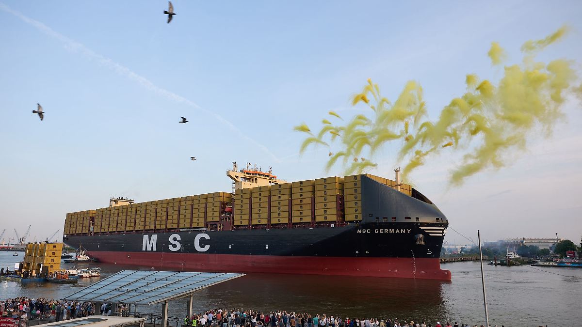 Hamburg & Schleswig-Holstein: Hafenspektakel bei Taufe der "MSC Germany"