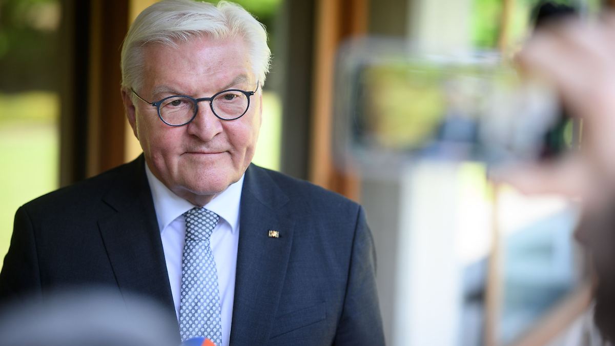 Berlin & Brandenburg: Steinmeier verleiht Verdienstorden in Neuruppin