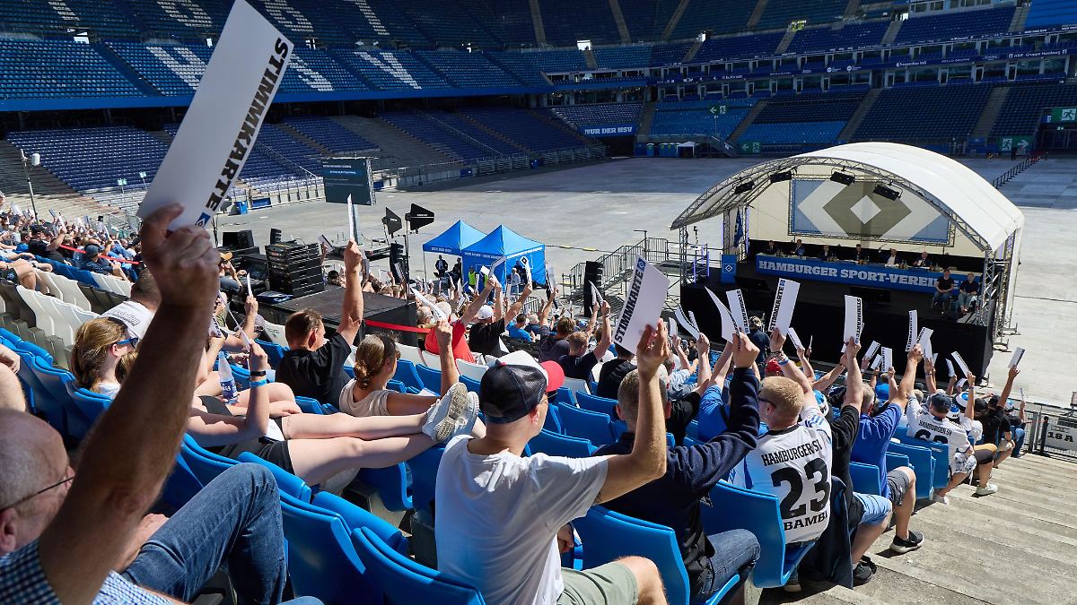 Hamburg & Schleswig-Holstein: HSV vor Bundesliga-Saison: Schuldenfrei und neuer Präsident
