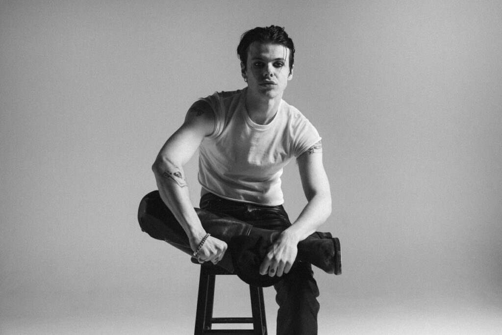 Yungblud auf einem Pressefoto vor der Ankündigung seiner UK-Tour