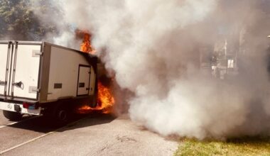 FW-E: Kleintransporter im Essener Südostviertel in Vollbrand