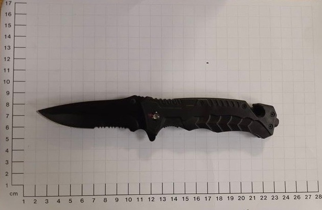 BPOL NRW: Bundespolizei findet Messer bei einem 13-Jährigen