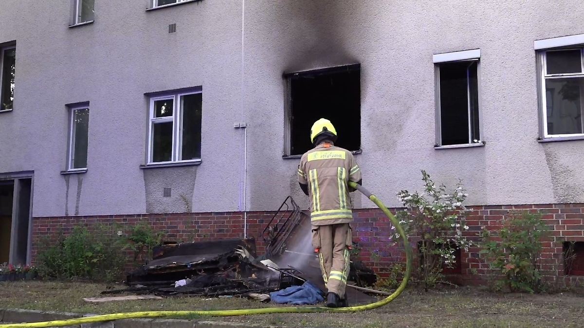 Berlin & Brandenburg: Feuer in Mehrfamilienhaus - Kinder unter den Verletzten