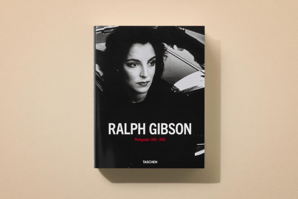 Fotograf Ralph Gibson signiert in Köln sein neues Buch