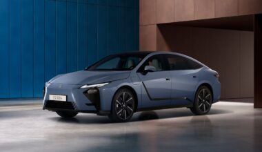 Businessklässler wird emotional: Europa-Premiere Lexus ES - stylisch in Farbe und Form