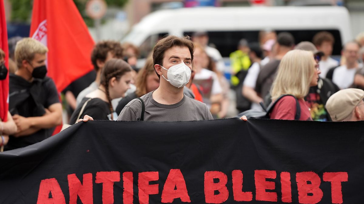 Berlin & Brandenburg: Gegenproteste gegen erneuten rechten Aufmarsch in Berlin