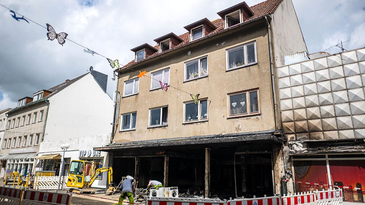 Niedersachsen & Bremen: Tödlicher Wohnhausbrand - Polizei ermittelt gegen Mann