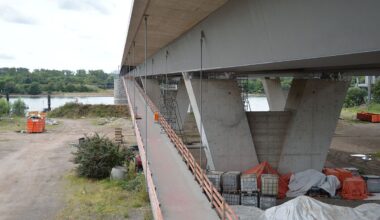 Schiersteiner Brücke: Vandalismus gefährdet Fertigstellung des Radweges unter der Brücke - 400 Kilogramm schwere Betonelemente verrückt