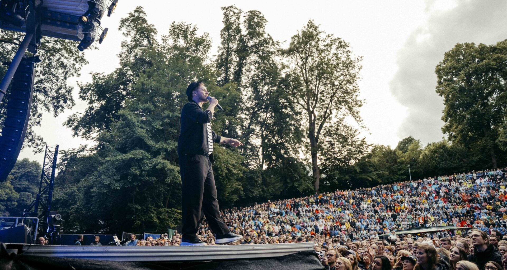 Johannes Oerding lässt die Waldbühne singen, hier sind 69 Bilder von seinem 3. Auftritt in Northeim