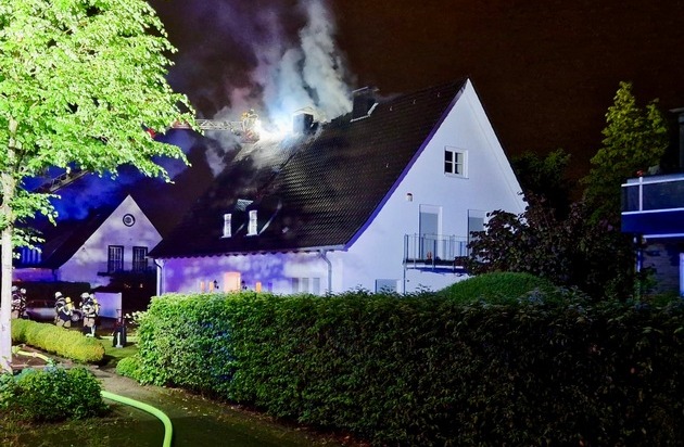 FW-E: Nächtlicher Dachstuhlbrand in Essen-Bredeney