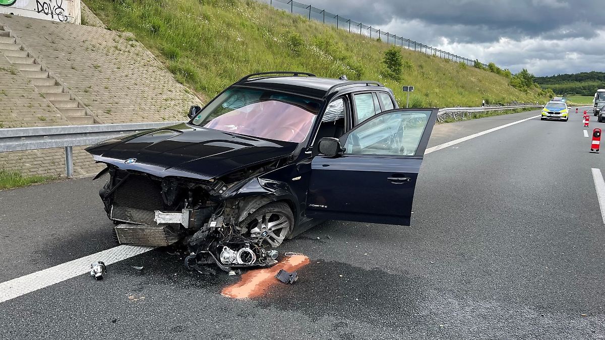 Niedersachsen & Bremen: Betrunkener Fahrer überholt auf A7 rechts - Krankenhaus