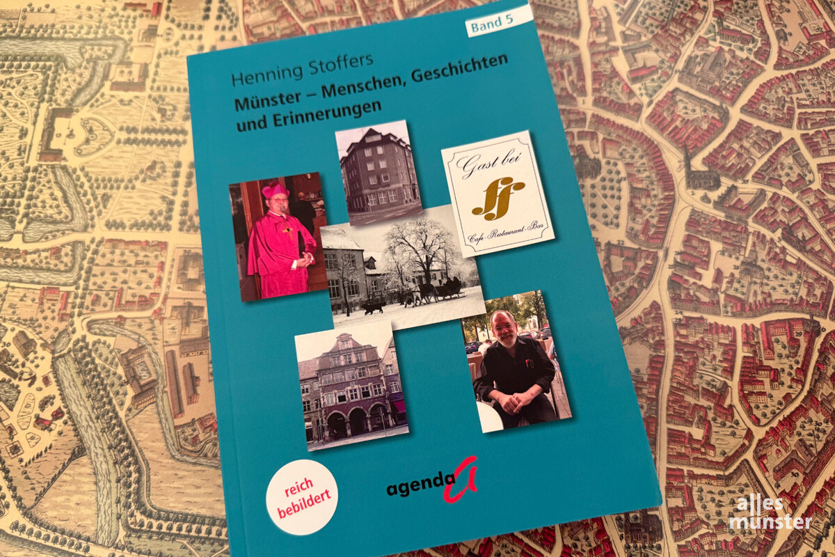 Ein Kapitel beschäftigt sich mit historischen Stadtplänen. (Foto: Michael Bührke)