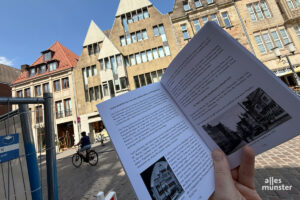 Diesen markanten Gebäuden am Roggenmarkt wurde ebenfalls ein Kapitel gewidmet. (Foto: Michael Bührke)