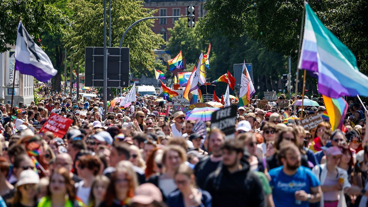 Niedersachsen & Bremen: Tausende bei CSD in Oldenburg und Hildesheim