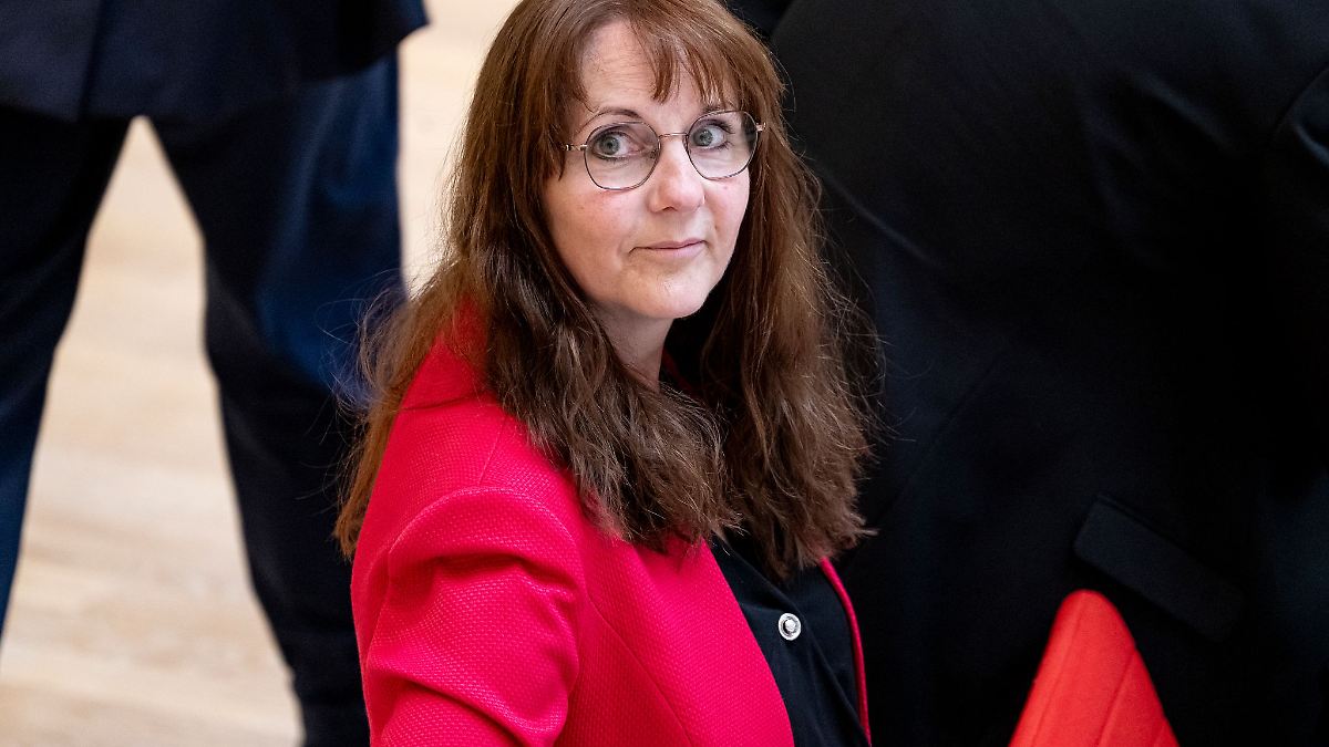 Berlin & Brandenburg: Ex-Innenministerin meldet sich nach Rücktritt zurück