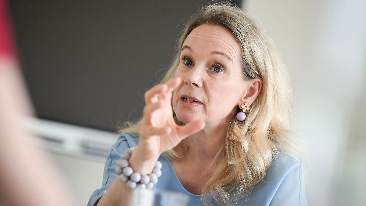 Berlin & Brandenburg: Senatorin Wedl-Wilson gegen "Demokratieklausel" für Kultur