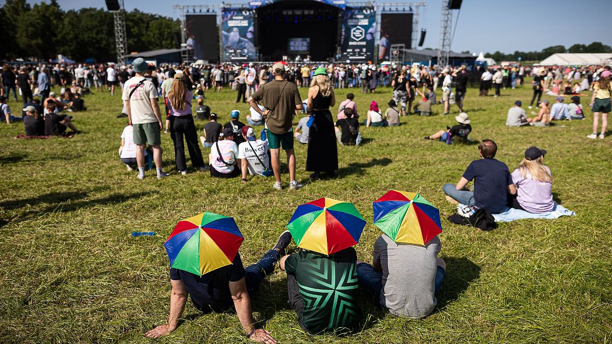 Niedersachsen & Bremen: Fans trotzen der Hitze beim Hurricane-Festival