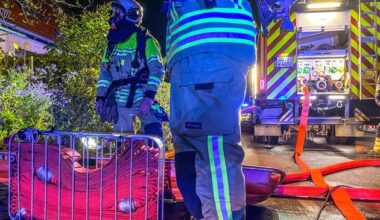 FW Dresden: Kellerbrand in einem Wohnhochhaus - Rauch breitet sich bis ins ...