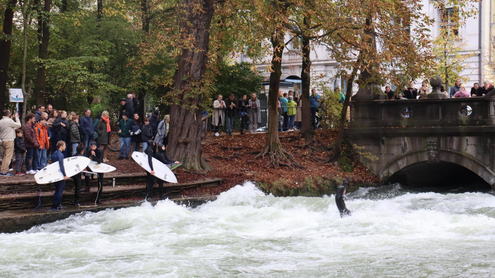 Ermittlungen zum Fall Eisbachwelle abgeschlossen – Bürgermeister gibt Statement ab