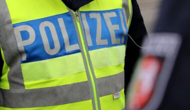 Lochbachstraße in Solingen: Zwei Radfahrer kollidieren
